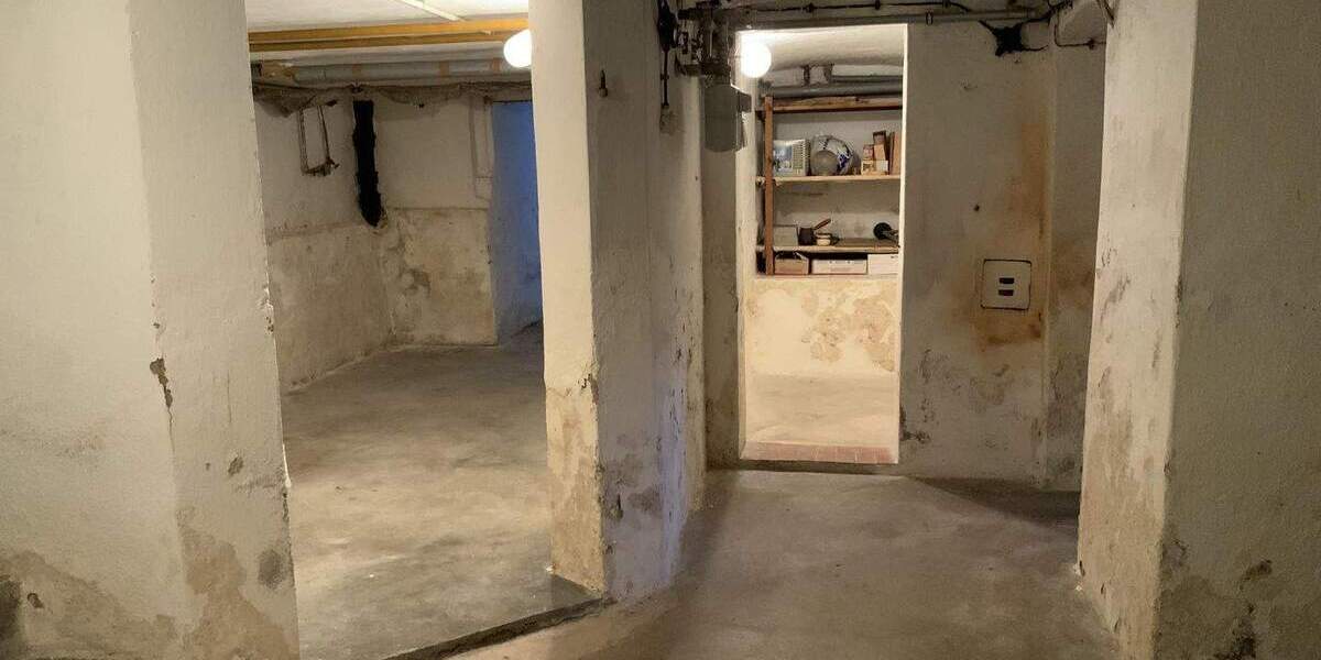 Einfamilienhaus Neustadt - 7 Zimmer, 225 m&sup2;, 250.000&euro; | Angebot:25673078