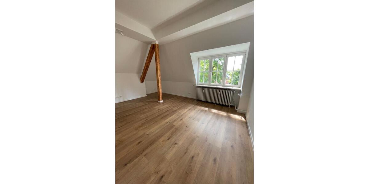 Dachgeschoßwohnung Neumünster - 2 Zimmer, 39 m&sup2;, 365&euro; | Angebot:25305453