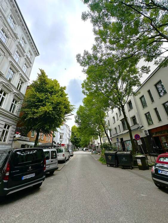 Top gepflegte 3 Zimmer Büro- Praxisfläche in begehrter Lage