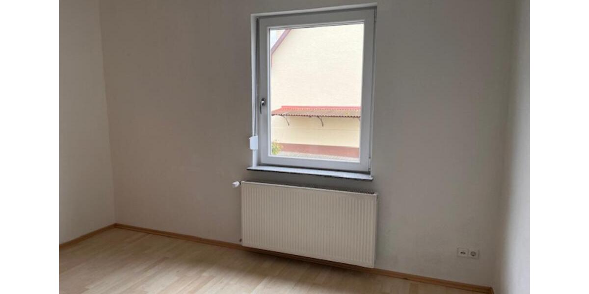 Erdgeschoßwohnung Metzingen - 4 Zimmer, 92 m&sup2;, 1.105&euro; | Angebot:25157268