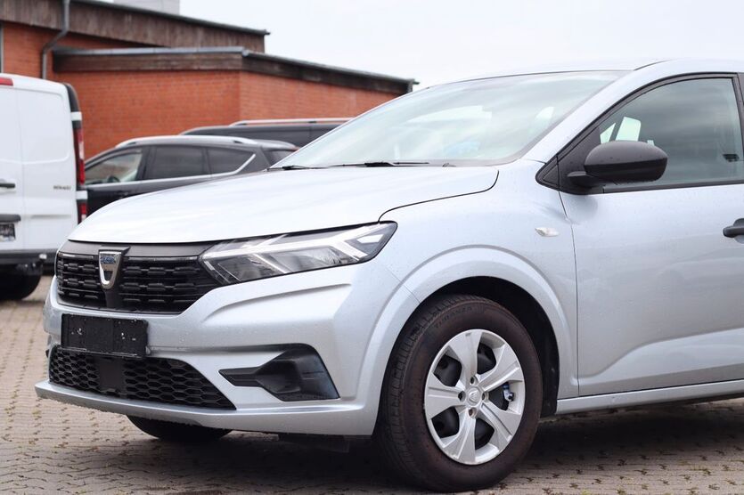 Dacia Sandero 42.700 km 12.861 € Eutin 23701