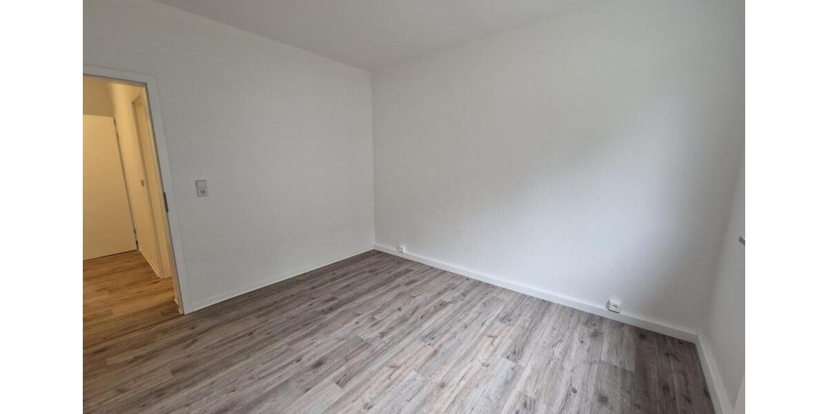 Erdgeschoßwohnung Dessau-Roßlau Brambach - 4 Zimmer, 65 m&sup2;, 389&euro; | Angebot:26549415