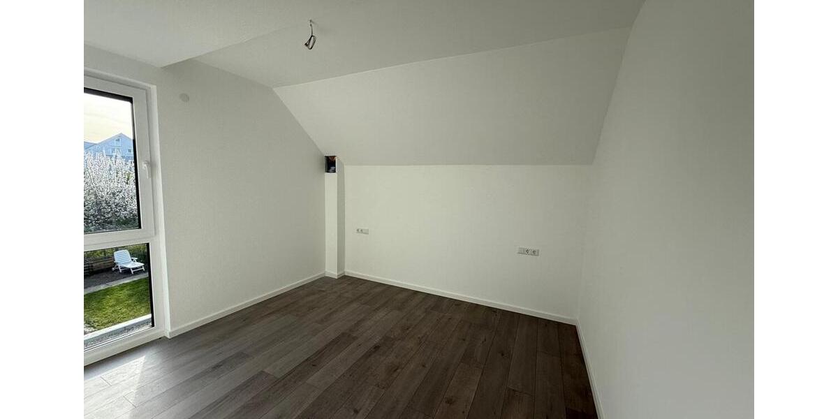 Doppelhaushälfte Herrenberg - 6 Zimmer, 138 m&sup2;, 1.950&euro; | Angebot:26364288
