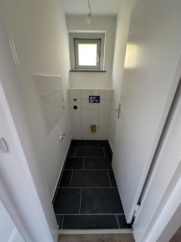 1. OG 5 Zimmer ab sofort (frisch saniert) zimmer