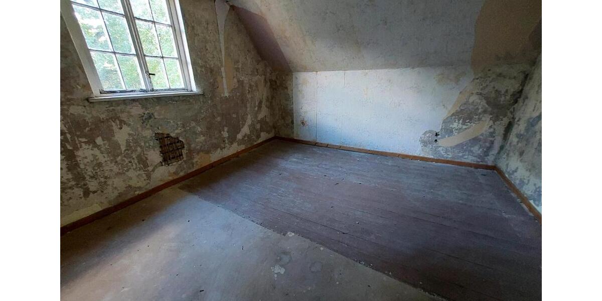 Einfamilienhaus Zetel - 11 Zimmer, 200 m&sup2;, 75.000&euro; | Angebot:26221088