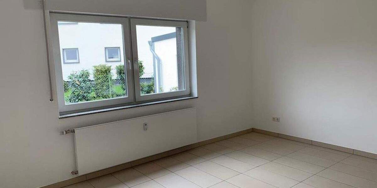 Renovierte und helle 94m2 3ZKB in attraktiver Lage von Ettringen 3 zimmer