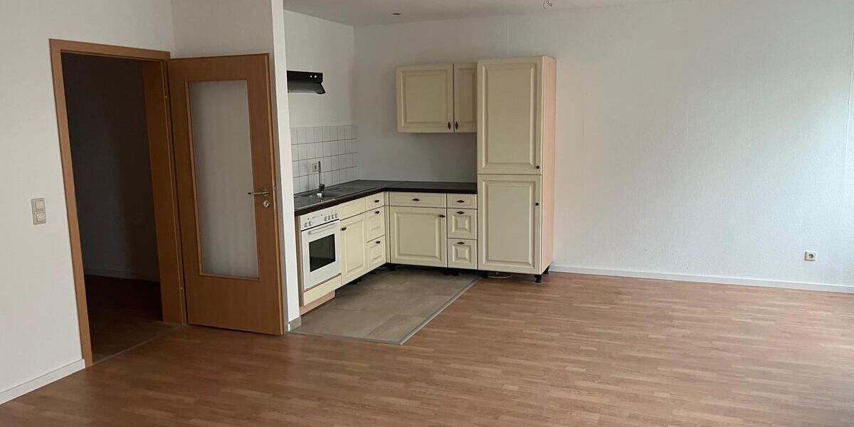 Coswig: Bad mit Wanne und Dusche und offene Küche mit EBK - Etagenwohnung Coswig Coswig | Angebot:27312827