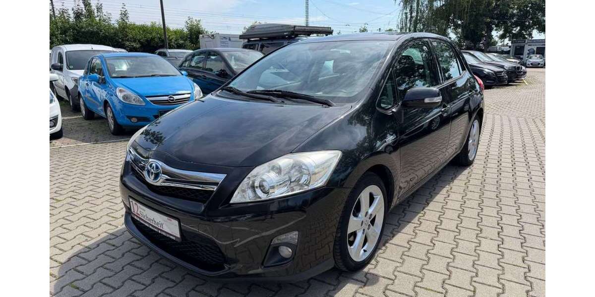 Toyota Auris 118.569 km 7.400 &euro; München 81825