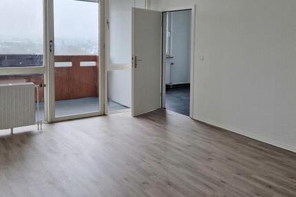 Familienfreundliche, frisch renovierte 3-Zimmer-Wohnung mit Balkon und weitem Blick! zimmer
