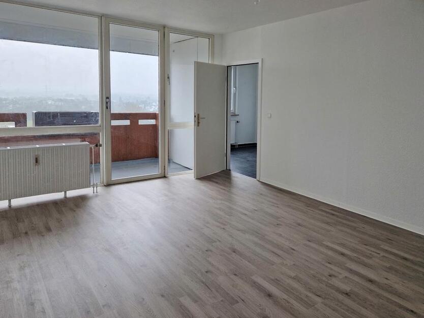 Familienfreundliche, frisch renovierte 3-Zimmer-Wohnung mit Balkon und weitem Blick! zimmer