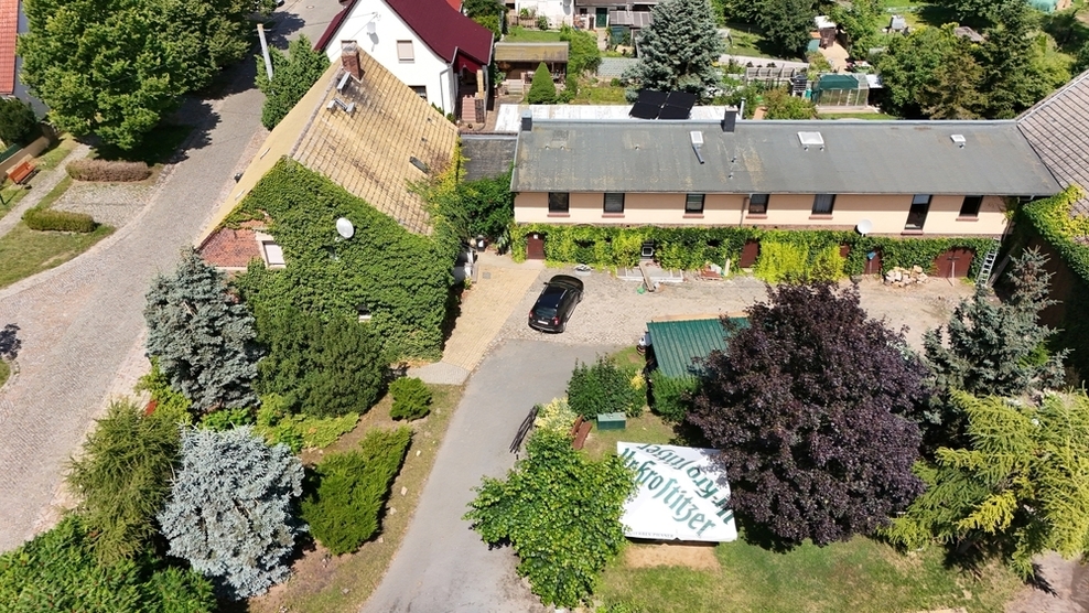 4-Seitenhof am Elbradweg mit Wohngebäuden und voll ausgestatteter Pension