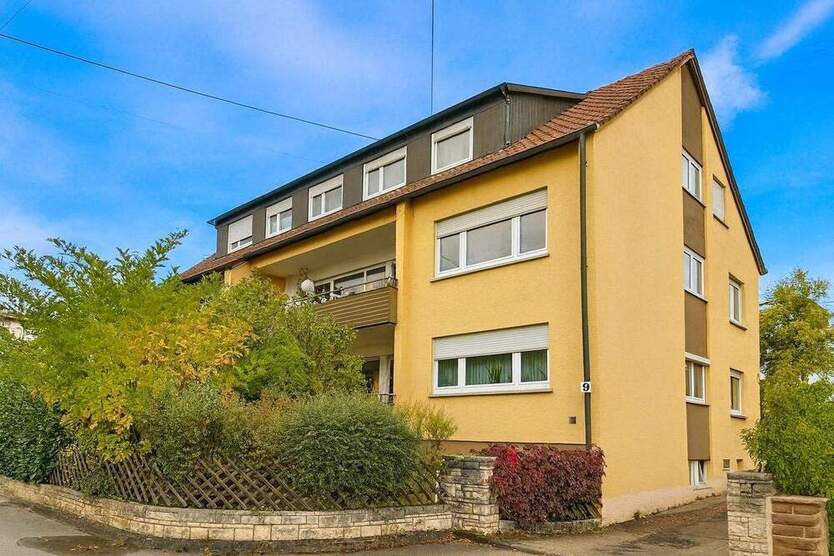 Großzügige, renovierte 3,5-Zimmerwohnung mit großem Südbalkon in bevorzugter Lage 3 zimmer