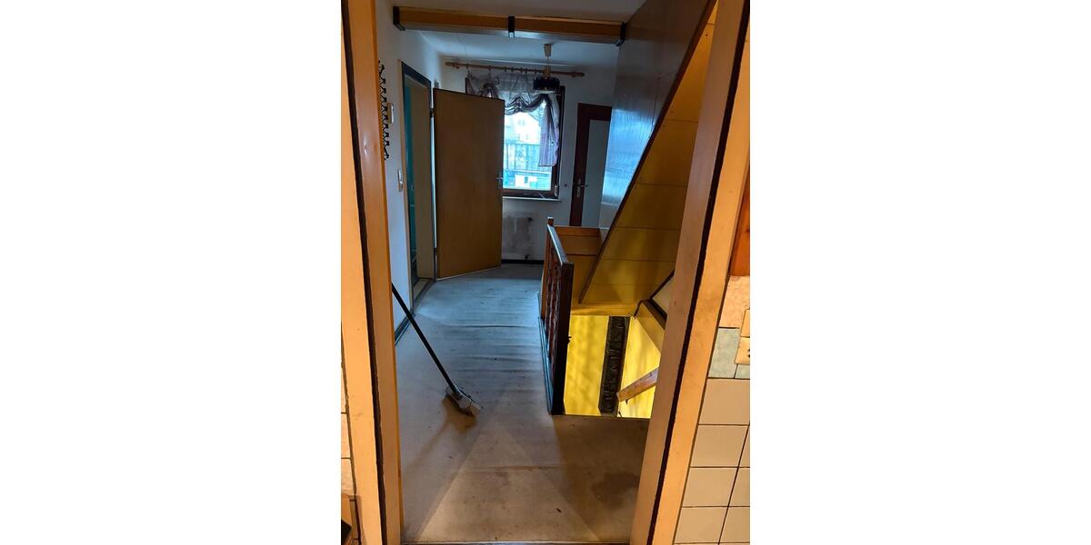 Einfamilienhaus Veilsdorf - 9 Zimmer, 200 m&sup2;, 45.000&euro; | Angebot:25273617