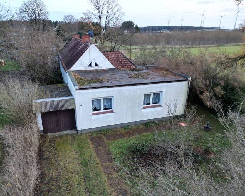 Machen Sie was draus: Haus mit Grundstück am Stadtrand