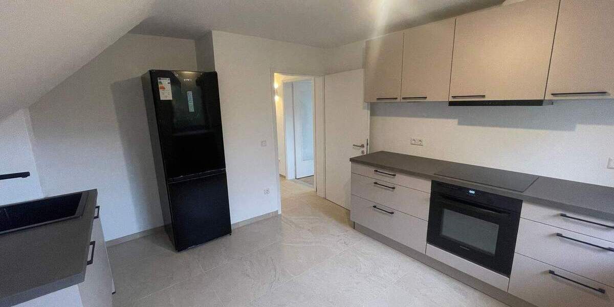 Hochwertig renovierte 2,5-Zimmer-Wohnung mit großer Loggia, Einbauküche und Toplage in Ispringen 2 zimmer