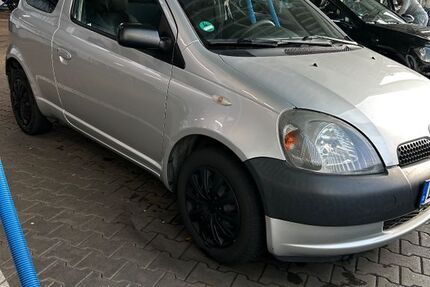 Toyota Yaris 248.000 km 990 &euro; Düsseldorf 40599
