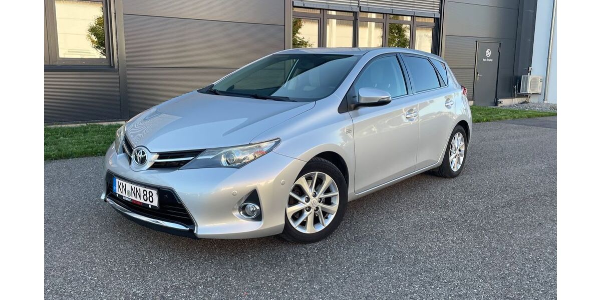 Toyota Auris 161.000 km 8.899 &euro; Rielasingen 78239