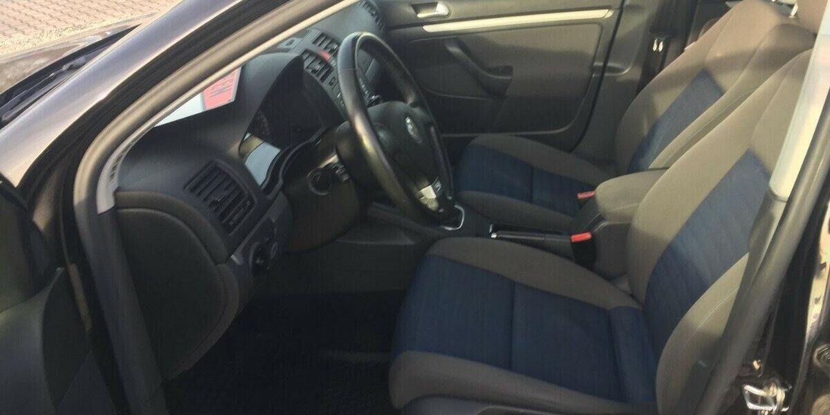 VW Golf Tour Edition,el.SD..Klima,Sitzheiz.,Tüv Neu! 200.000 km 2.999 &euro; Himmelkron 95502