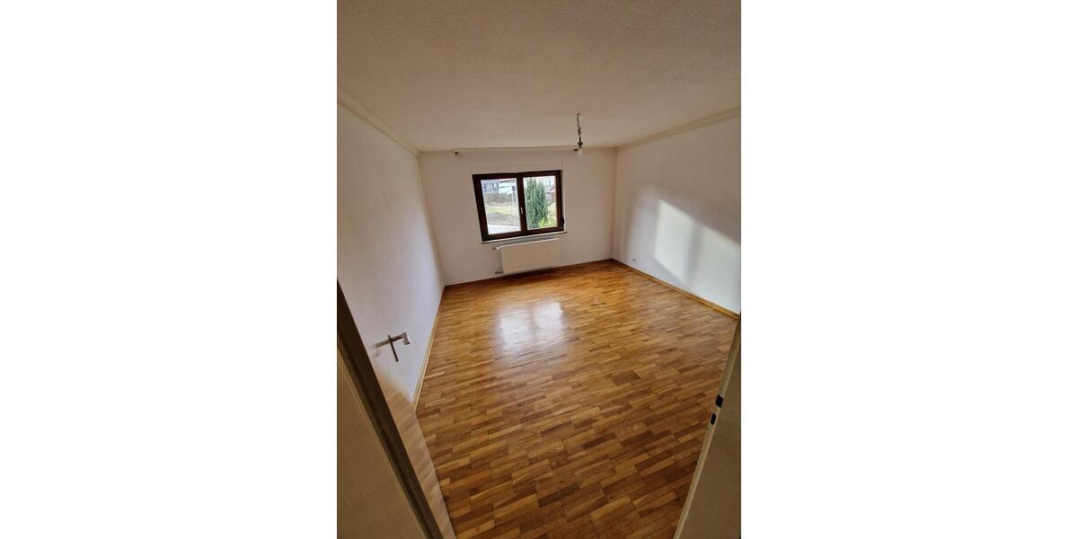 Einfamilienhaus Tauberbischofsheim - 6.5 Zimmer, 140 m&sup2;, 1.490&euro; | Angebot:25856133