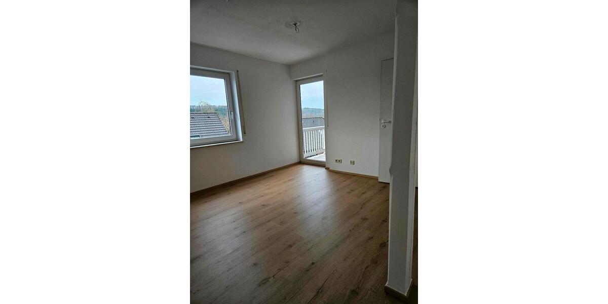 Dachgeschoßwohnung Overath - 4 Zimmer, 83 m&sup2;, 800&euro; | Angebot:25961541