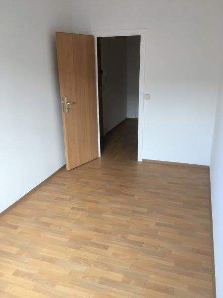 Die Einbauküche ist schon da. Nachmieter für 3-Zimmer-Wohnung mit Wanne und Balkon gesucht. 3 zimmer