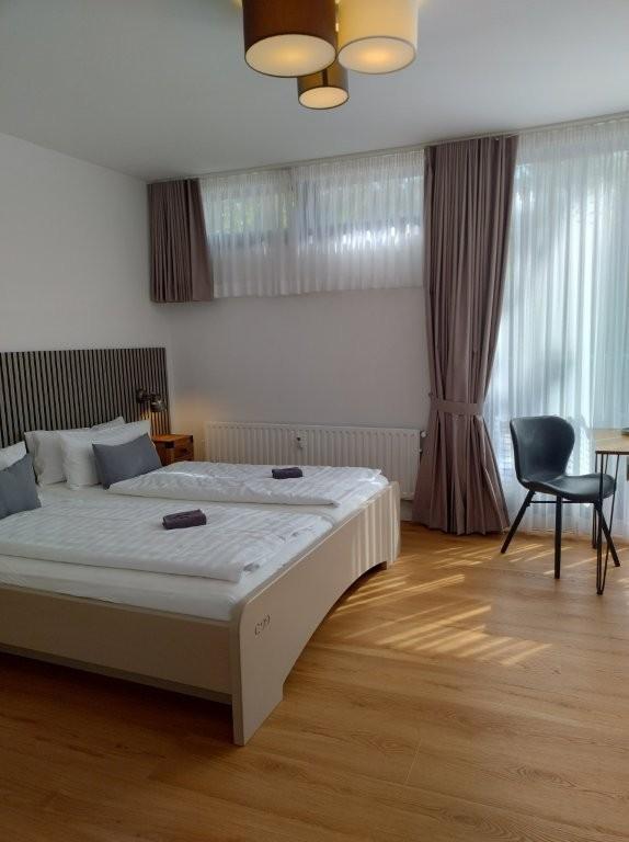 Verkauf eines kleinen Hotel garni in Köln voll genehmigter Beherbergungsbetrieb mit 8 Betten 4 Zimmern, studentisches Wohnen denkbar zimmer