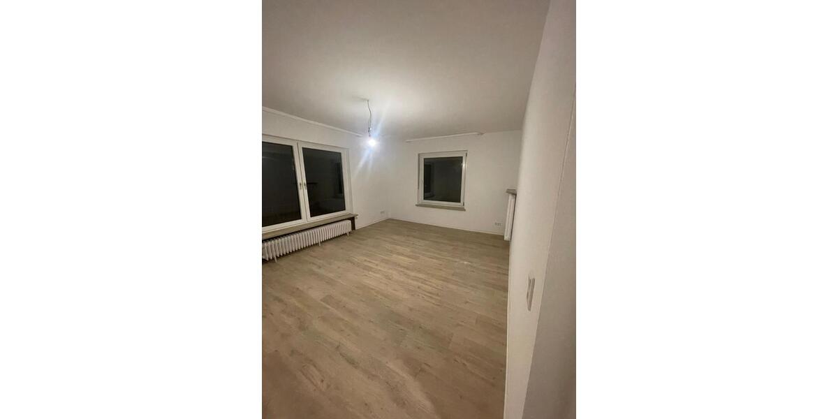 Neu Renovierte 3 Zimmer Wohnung 3 zimmer