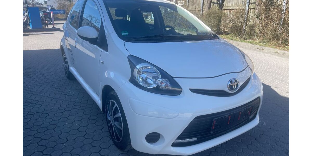 Toyota Aygo (X) 120.000 km 3.890 &euro; München 81735