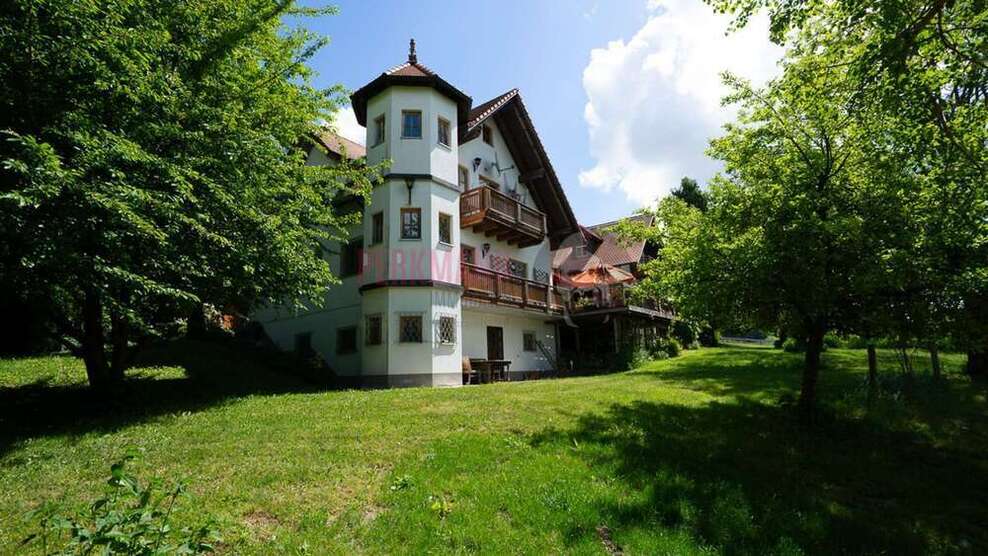 Haus zum Kaufen in Pfeffenhausen 1.300.000 € 350 m²
