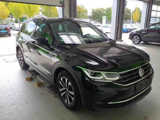 VW Tiguan 63.383 km 26.990 € Bremerhaven 27568