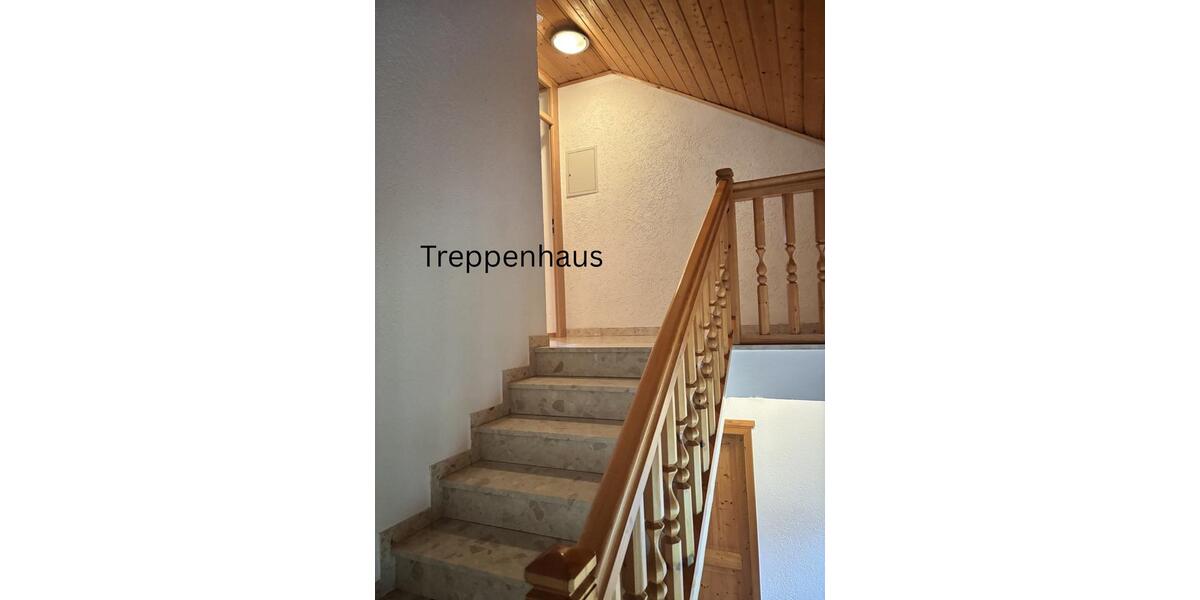 Dachgeschoßwohnung Grafenau Frauenberg - 5 Zimmer, 92 m&sup2;, 680&euro; | Angebot:26517635