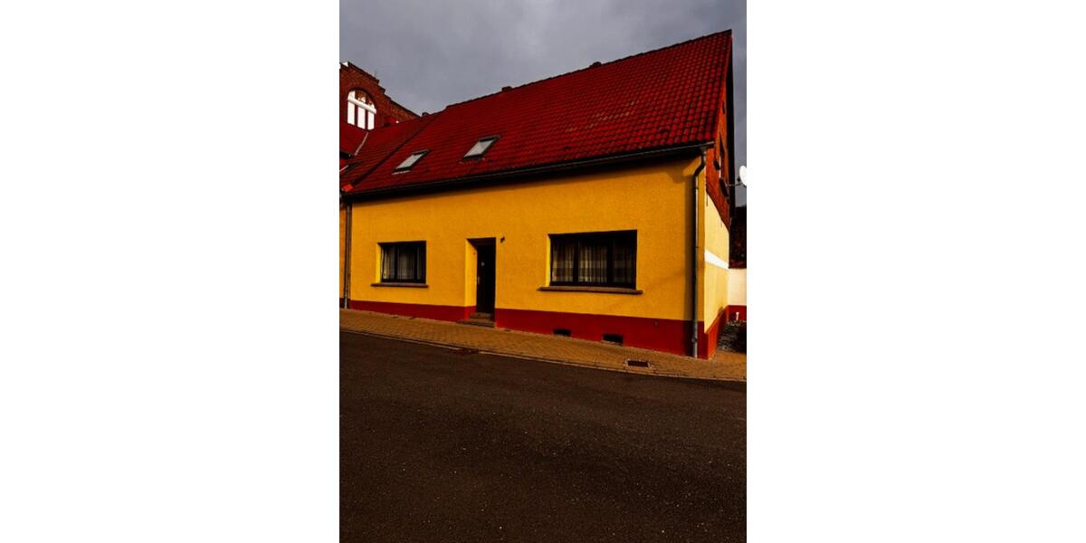 Großes Wohnhaus mit Gaten in Zentraler Lage 5 zimmer