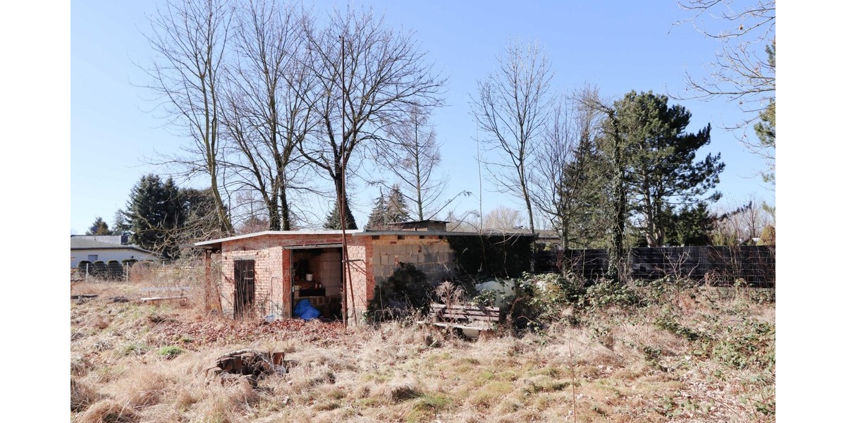 Großer Garten - voll umzäunt - Strom liegt an zimmer