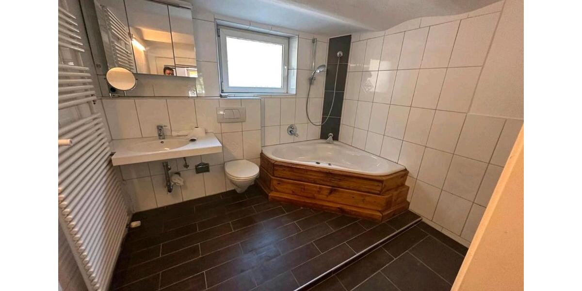 Erdgeschoßwohnung Viechtach - 6 Zimmer, 120 m&sup2;, 1.100&euro; | Angebot:26632113