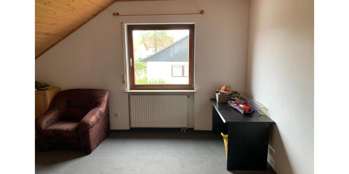 Dachgeschoßwohnung Ebersbach an der Fils - 3 Zimmer, 78 m&sup2;, 680&euro; | Angebot:24795785