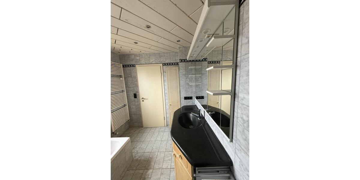 Etagenwohnung Thierhaupten - 4 Zimmer, 150 m&sup2;, 1.350&euro; | Angebot:26671332