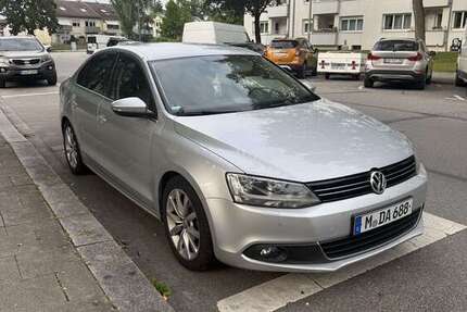 VW Jetta 158.000 km 8.200 € Munchen 80689
