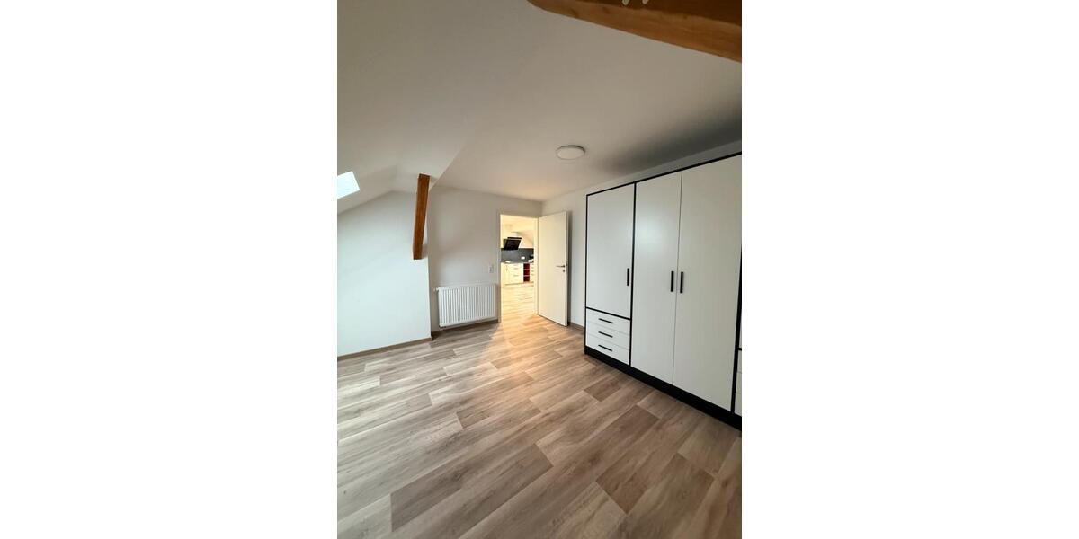 Dachgeschoßwohnung Neuhaus am Rennweg - 3 Zimmer, 96 m&sup2;, 780&euro; | Angebot:25417079