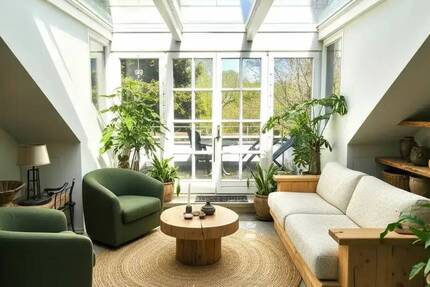 Neues Zuhause voll Möglichkeiten - Zweifamilienhaus auf 5 Etagen mit Garagen - frei ab sofort! 8 zimmer