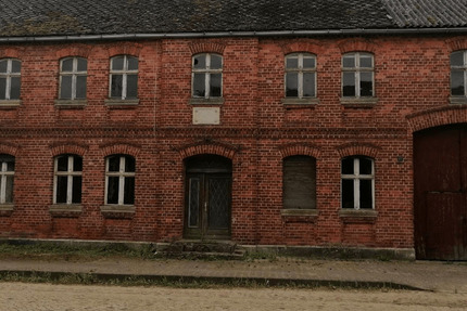 Sanierungsbedürftiger Hof mit großer Scheune, fast 1 Hektar insg 10 zimmer