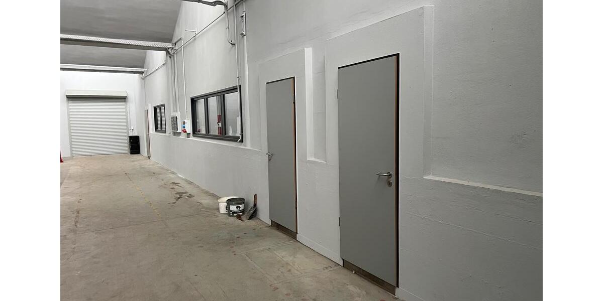 Halle zu vermieten BüroLagerWerkstattStellplatz zimmer