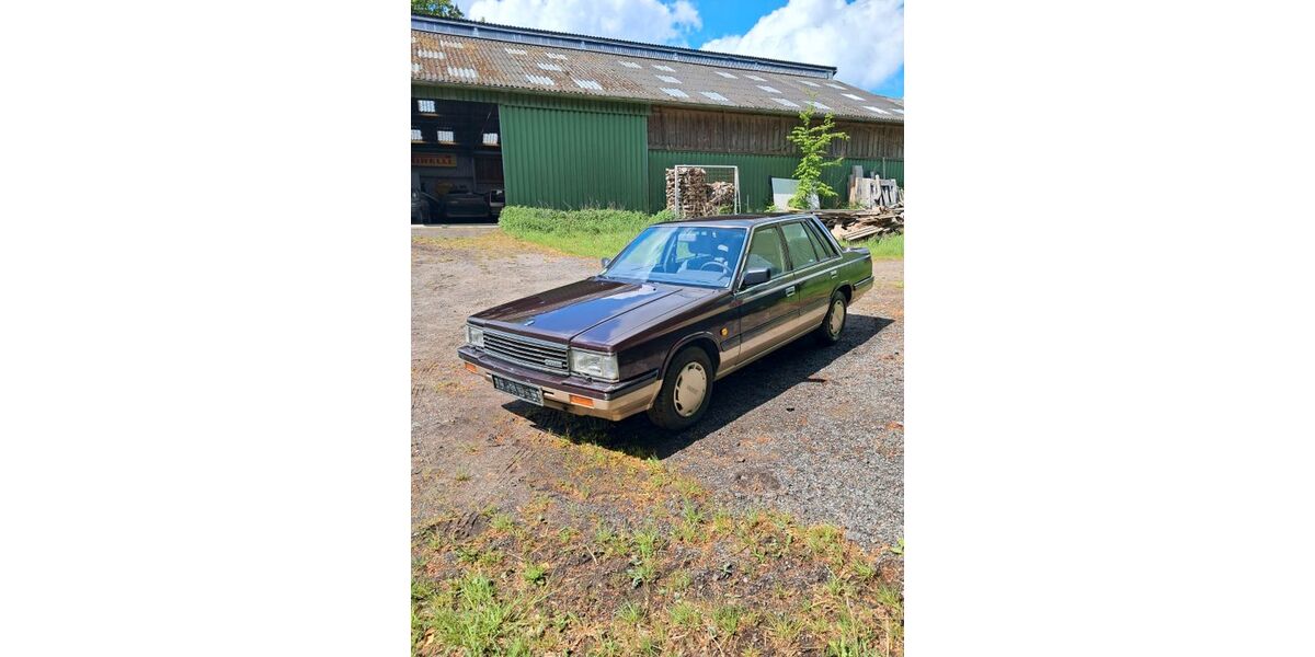 Nissan Laurel 201.000 km 6.500 &euro; Westensee 24529