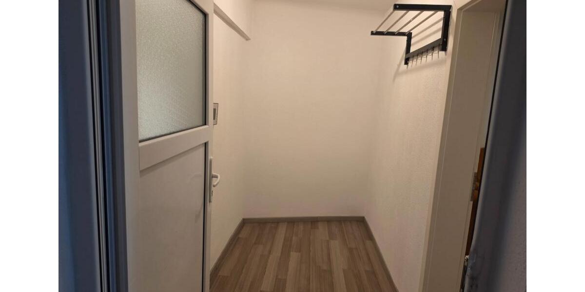 Etagenwohnung Metzingen - 1 Zimmer, 100 m&sup2;, 1.000&euro; | Angebot:26279711