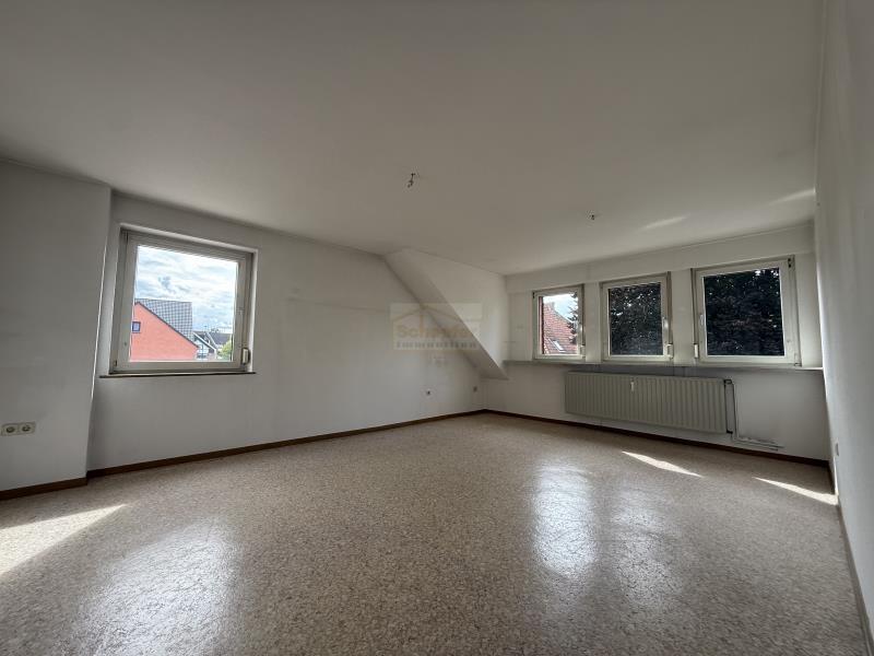 Helle 4 Zi- Wohnung im 2. OG mit 2 Balkonen in zentraler Lage in Welver zu vermieten