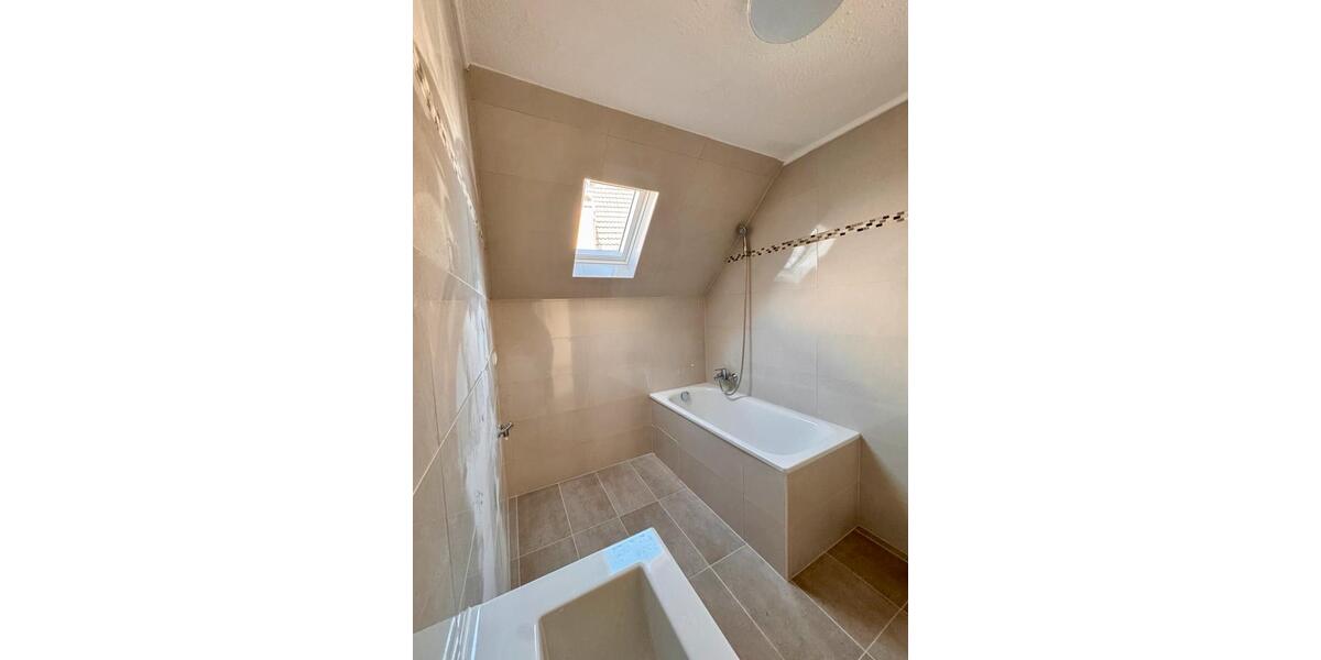 Moderne, kernsanierte Wohnung, Erstbezug nach Komplettsanierung! 3 zimmer