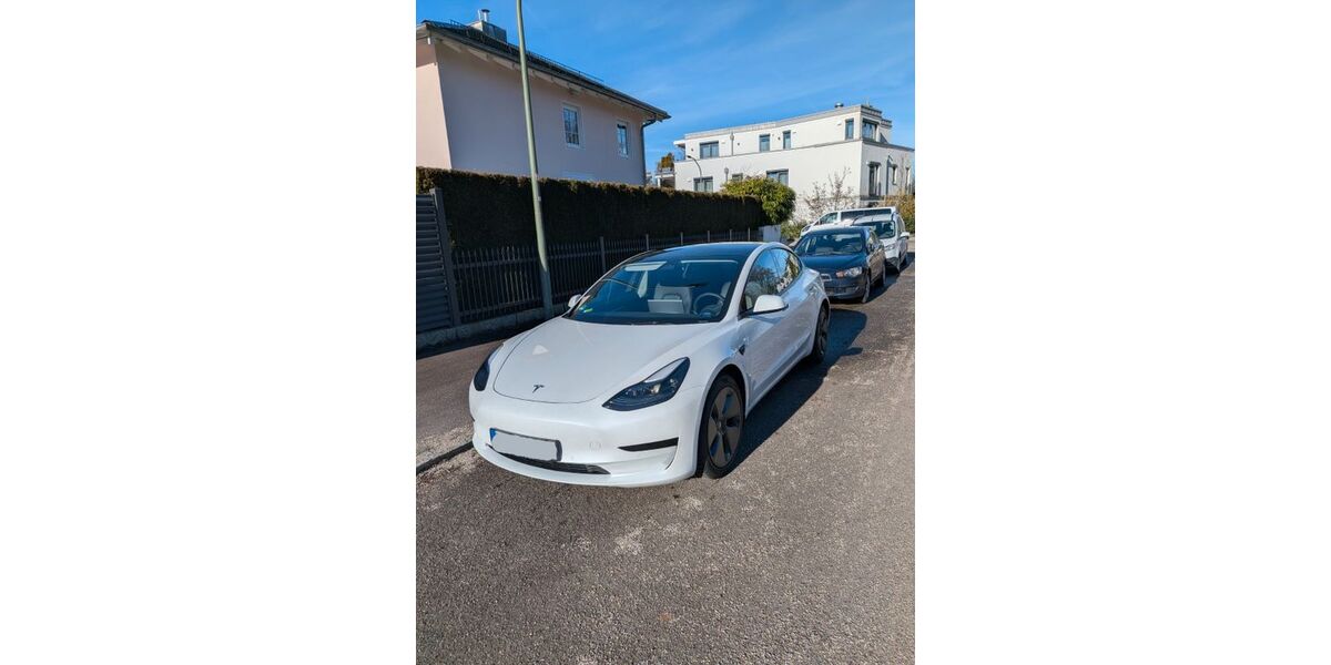 Tesla Model 3 48.737 km 23.000 &euro; München 81477
