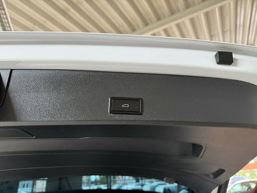 Cupra Ateca 4Drive /LED/Navi/Beats/Spur/360°/Ahk 69.951 km 26.490 € Leipzig 04347