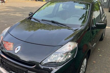 Renault Clio 102.000 km 2.950 &euro; Gelsenkirchen 45899