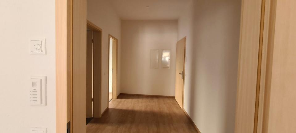 Etagenwohnung Reichenbach im Vogtland - 2 Zimmer, 84 m&sup2;, 484&euro; | Angebot:26293194