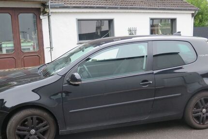 VW Golf 239.000 km 2.149 &euro; Wipperfürth 51688